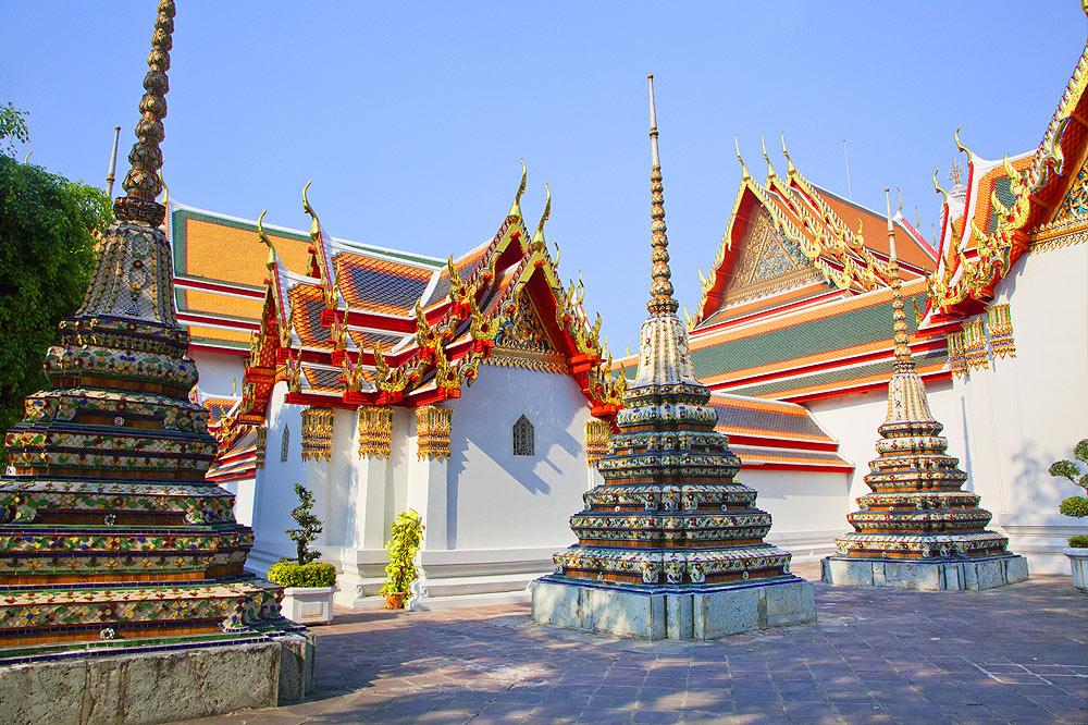 Храмовый комплекс со скульптурой золотого лотоса. Ват Пхо Бангкок. Храм ват по Тайланд. Ват Пхо храм лежащего Будды. Храм ват по в Бангкоке.