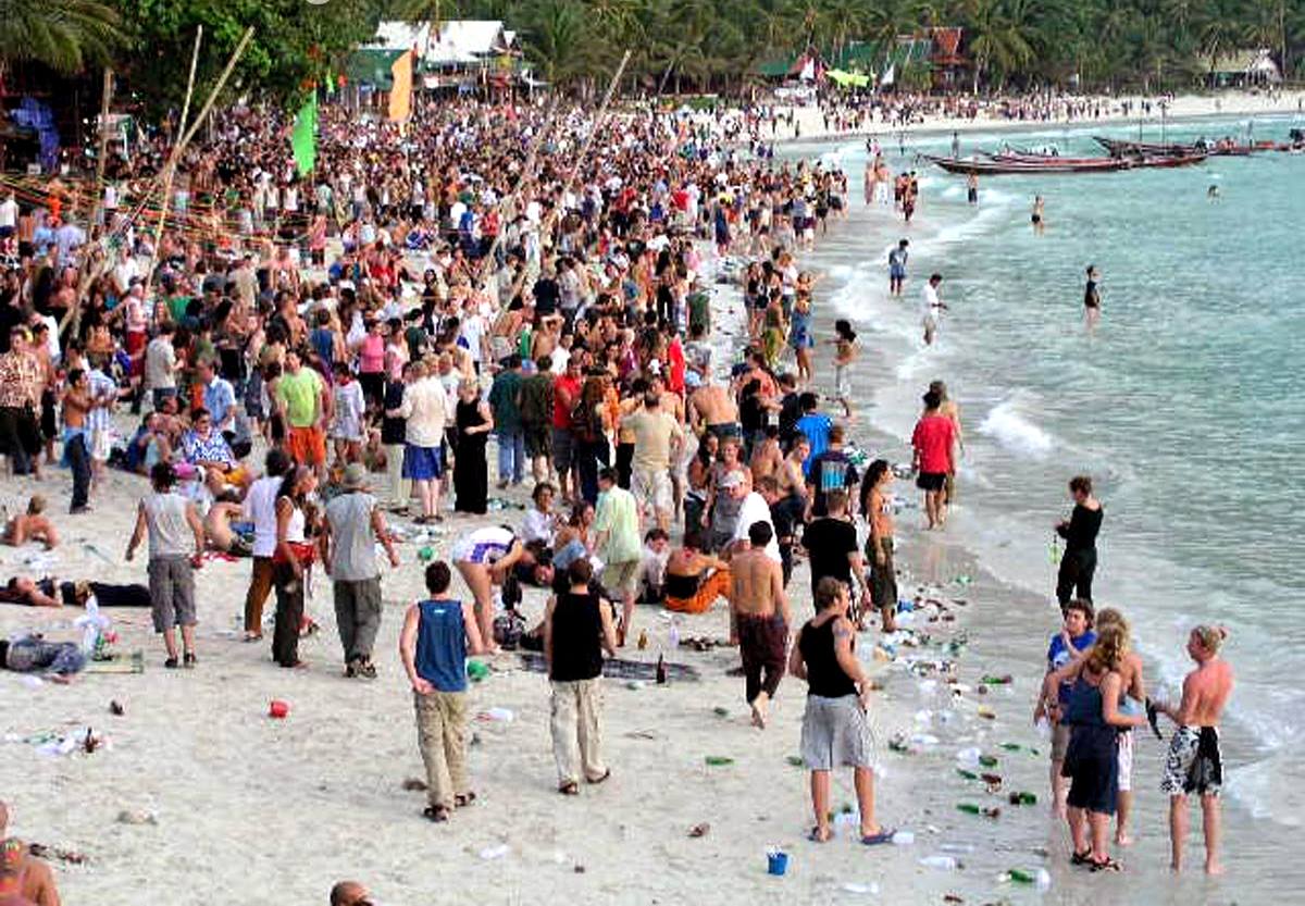 Soldiers Shut Down Unofficial Full Moon Party On Koh Phangan Island